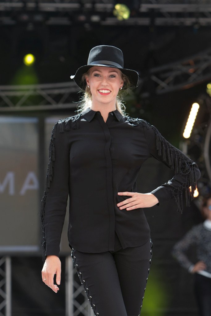 Modeshow2017 1C 317.jpg